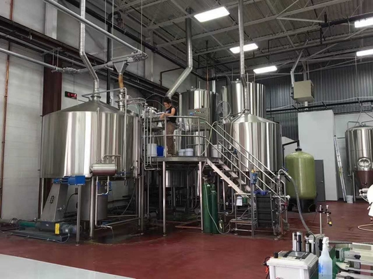 Birra del mestiere di quattro navi che fa il riscaldamento di vapore dell'acciaio inossidabile dell'attrezzatura