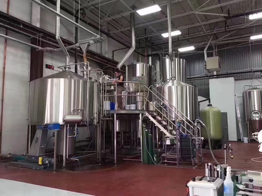 Birra del mestiere di quattro navi che fa il riscaldamento di vapore dell'acciaio inossidabile dell'attrezzatura
