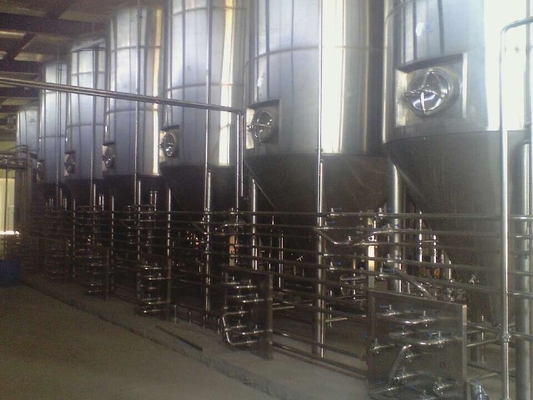 Birra industriale di controllo di fermentazione che fa attrezzatura per la stanza del laboratorio