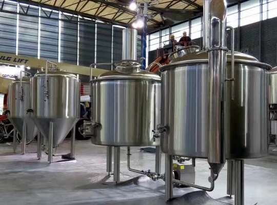 Anti fabbrica di birra del brewpub di corrosione di microbirrificio SU304 dell'attrezzatura di controllo chiavi in mano di rame dello SpA