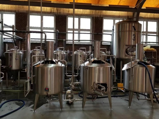 Piccola scala commerciale che fa attrezzatura che fa i sistemi 10Hl - fabbrica di birra 30Hl