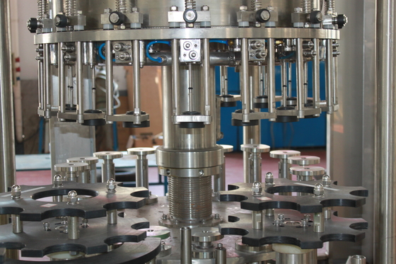 Linea di produzione della fabbrica di birra di proposta tappatrice di riempimento di bottiglia di lavaggio automatico dell'acqua