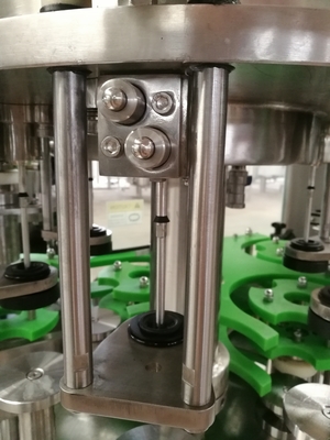 L'imbottigliatrice automatica Sus304 3 in 1 per la birra/ha carbonatato la bevanda