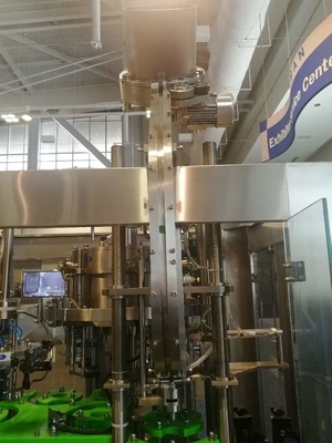Coperchiamento di riempimento di lavaggio delle bottiglie di vetro della macchina di rifornimento di 500 BPH Monoblock