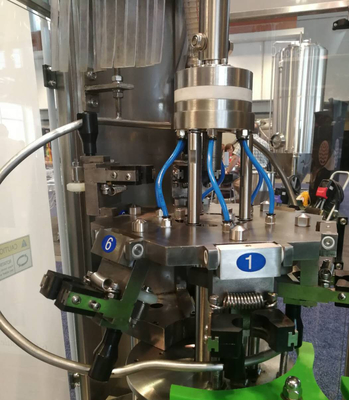 Coperchiamento di riempimento di lavaggio delle bottiglie di vetro della macchina di rifornimento di 500 BPH Monoblock