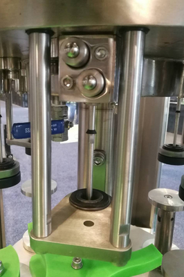 Coperchiamento di riempimento di lavaggio delle bottiglie di vetro della macchina di rifornimento di 500 BPH Monoblock