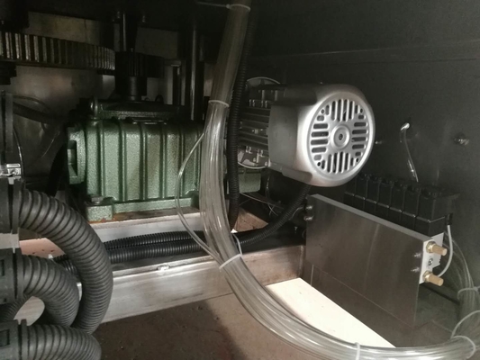 Coperchiamento di riempimento di lavaggio delle bottiglie di vetro della macchina di rifornimento di 500 BPH Monoblock