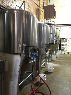 tipo chiavi in mano di verticale dei sistemi di Brewpub dell'attrezzatura di microbirrificio di 500L 1000L SS304