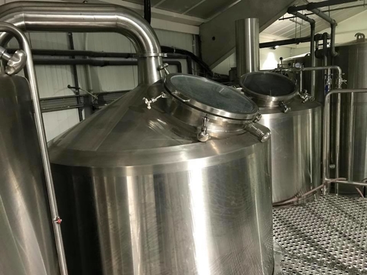 annuncio pubblicitario della piccola scala 1200L che fa la mini attrezzatura della fabbrica di birra dei sistemi