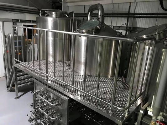 annuncio pubblicitario della piccola scala 1200L che fa la mini attrezzatura della fabbrica di birra dei sistemi