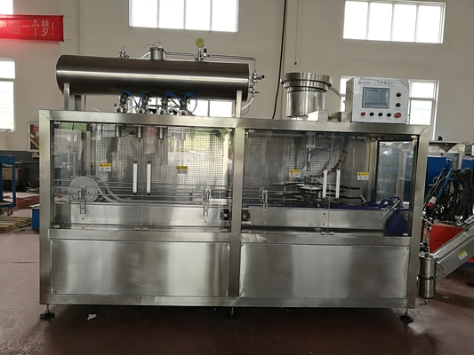 Due in un'imbottigliamento e tappatrice di vetro asettici per le latte di birra 5L