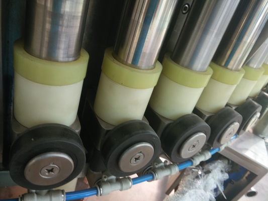 Tensione di coperchiamento di riempimento 220V a macchina o 380V del monoblock di lavaggio delle bottiglie di vetro dell'acciaio inossidabile 304