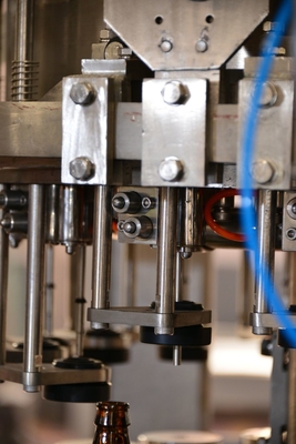 Imbottigliatrice di vetro bevanda/della birra, attrezzatura imbottigliante automatizzata