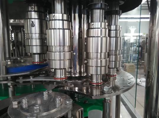 Attrezzatura imbottigliante della bevanda AC380V/di AC220V per la bottiglia rotonda del coperchio a vite