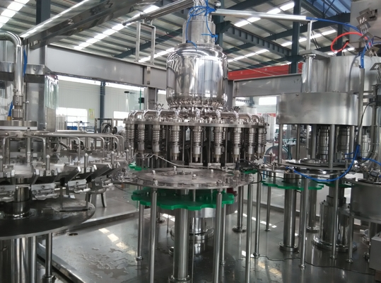 Attrezzatura imbottigliante della bevanda AC380V/di AC220V per la bottiglia rotonda del coperchio a vite