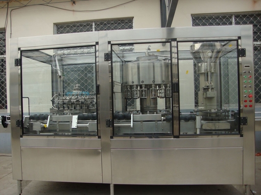 Bottiglia imbottigliante Wahing dell'attrezzatura della bevanda di alta precisione che riempie tappando la macchina di Monoblock